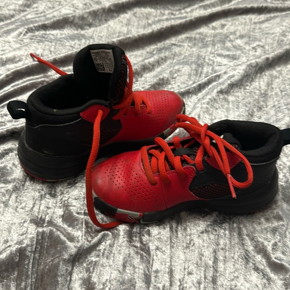 Kids UNDER ARMOUR high-tops size 11k